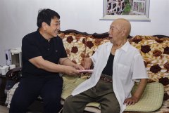 <b>運城建工黨委“七一”慰問(wèn)老黨員 組織關(guān)懷暖人心</b>